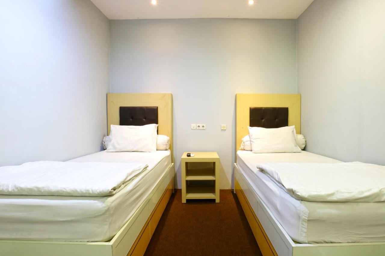Hôtel Oranje Gasthuis à Sorabaya Extérieur photo