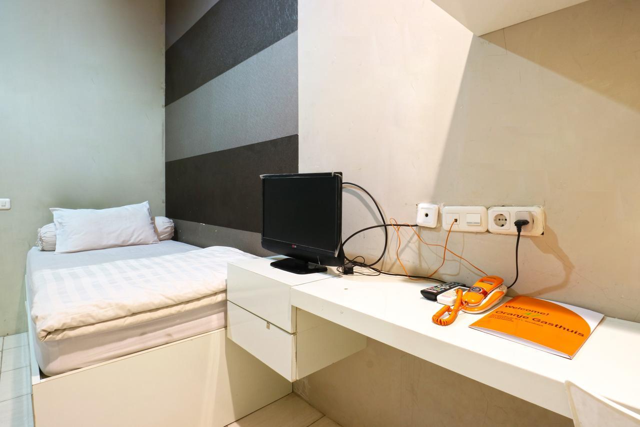 Hôtel Oranje Gasthuis à Sorabaya Extérieur photo