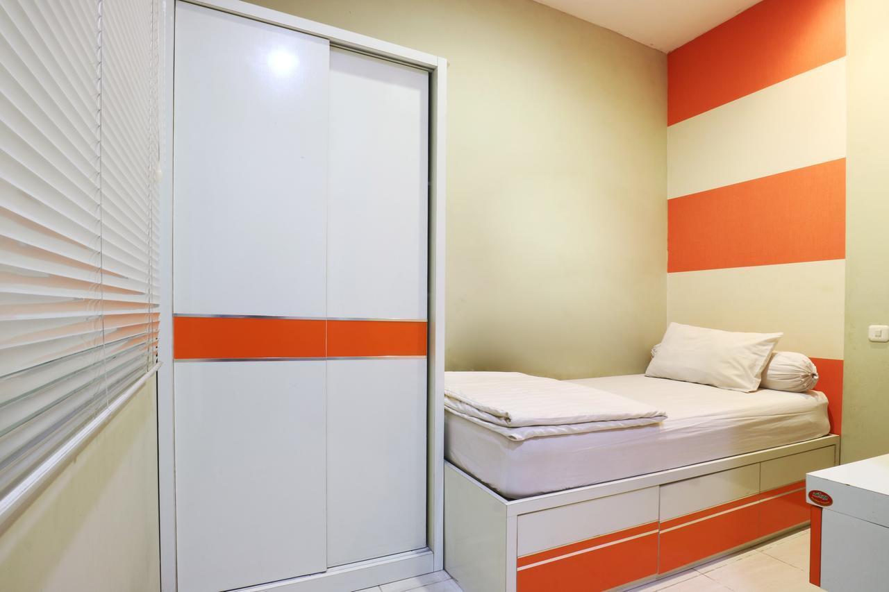 Hôtel Oranje Gasthuis à Sorabaya Extérieur photo