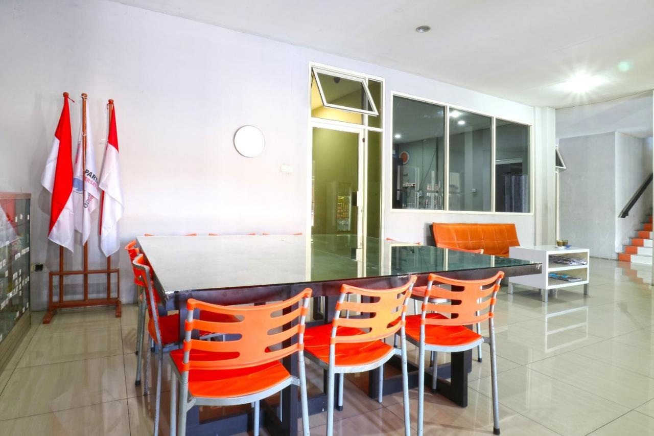 Hôtel Oranje Gasthuis à Sorabaya Extérieur photo