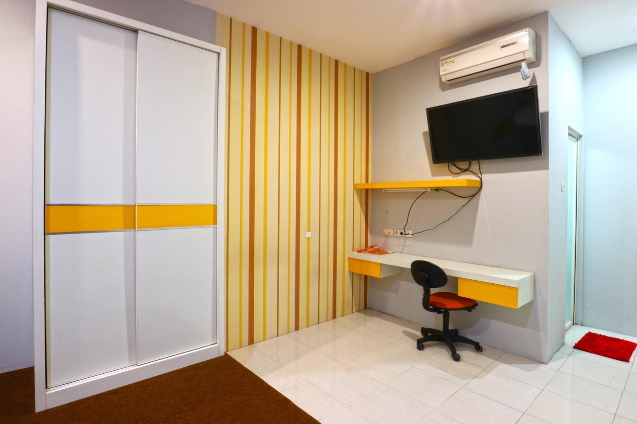 Hôtel Oranje Gasthuis à Sorabaya Extérieur photo