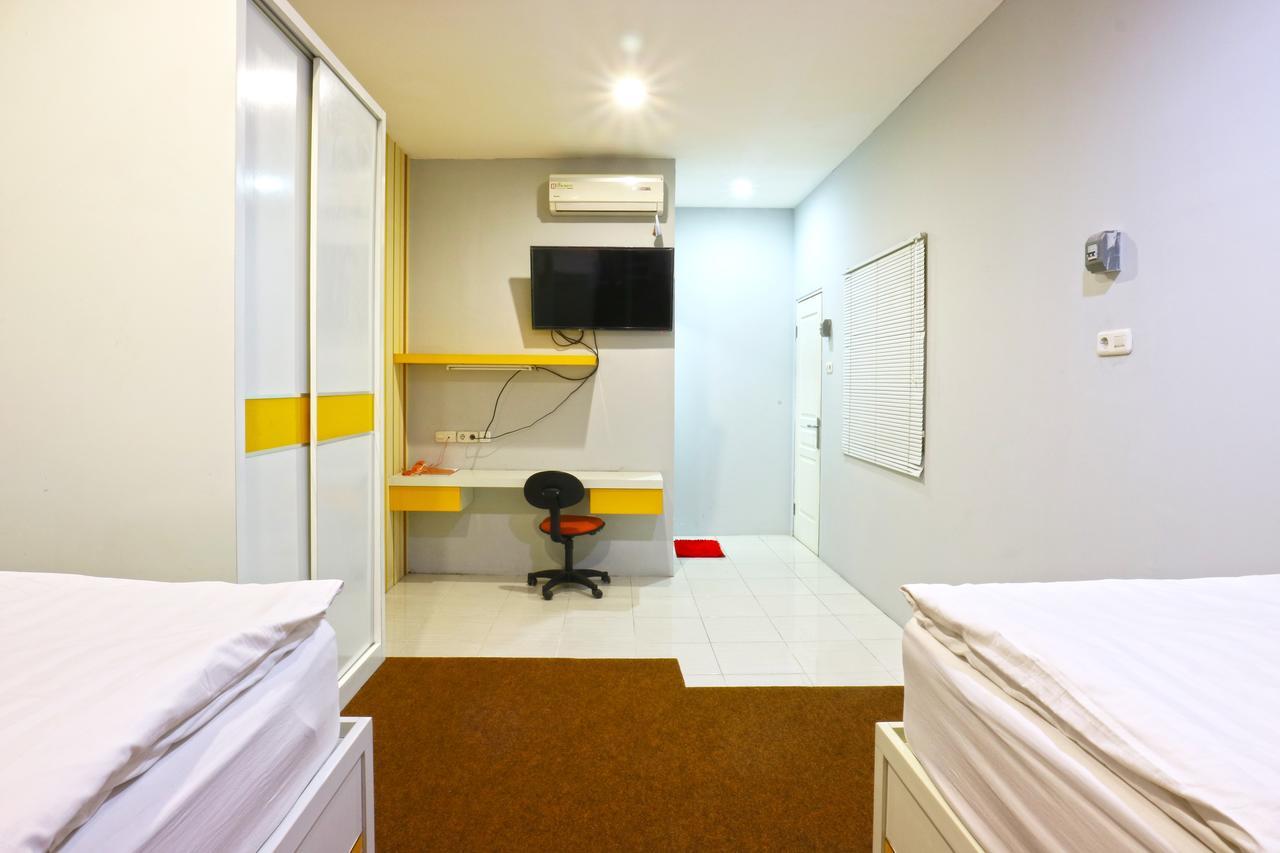 Hôtel Oranje Gasthuis à Sorabaya Extérieur photo