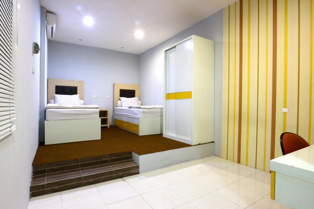 Hôtel Oranje Gasthuis à Sorabaya Extérieur photo