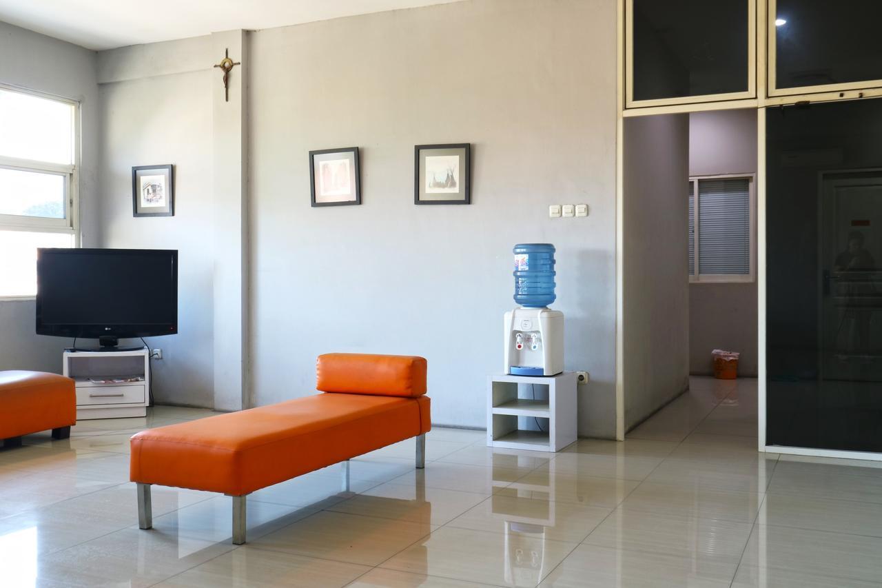 Hôtel Oranje Gasthuis à Sorabaya Extérieur photo