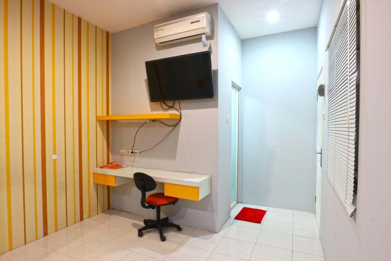 Hôtel Oranje Gasthuis à Sorabaya Extérieur photo