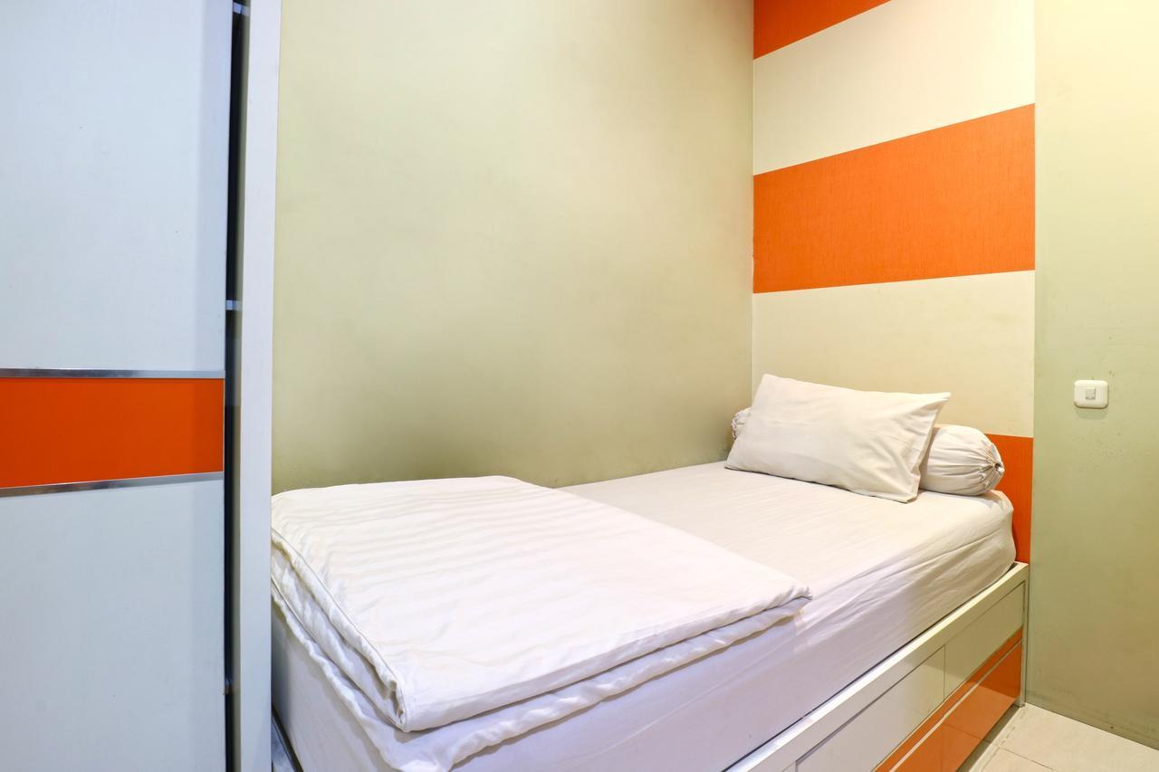 Hôtel Oranje Gasthuis à Sorabaya Extérieur photo