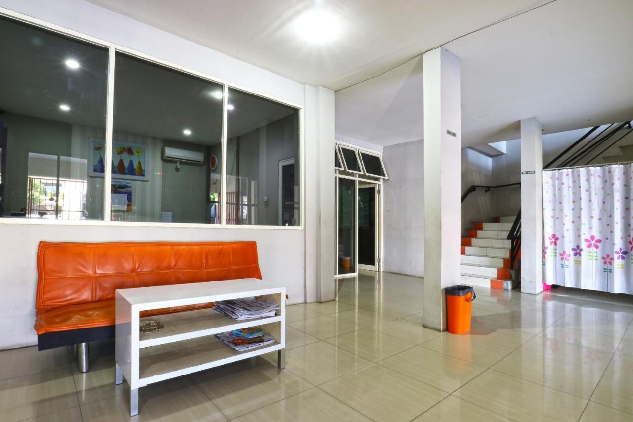 Hôtel Oranje Gasthuis à Sorabaya Extérieur photo