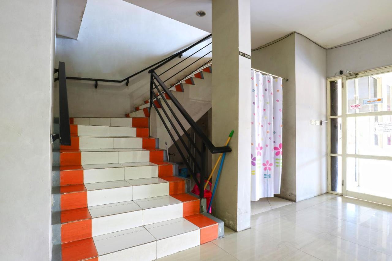 Hôtel Oranje Gasthuis à Sorabaya Extérieur photo